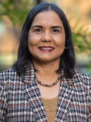 Angela Calderon headshot